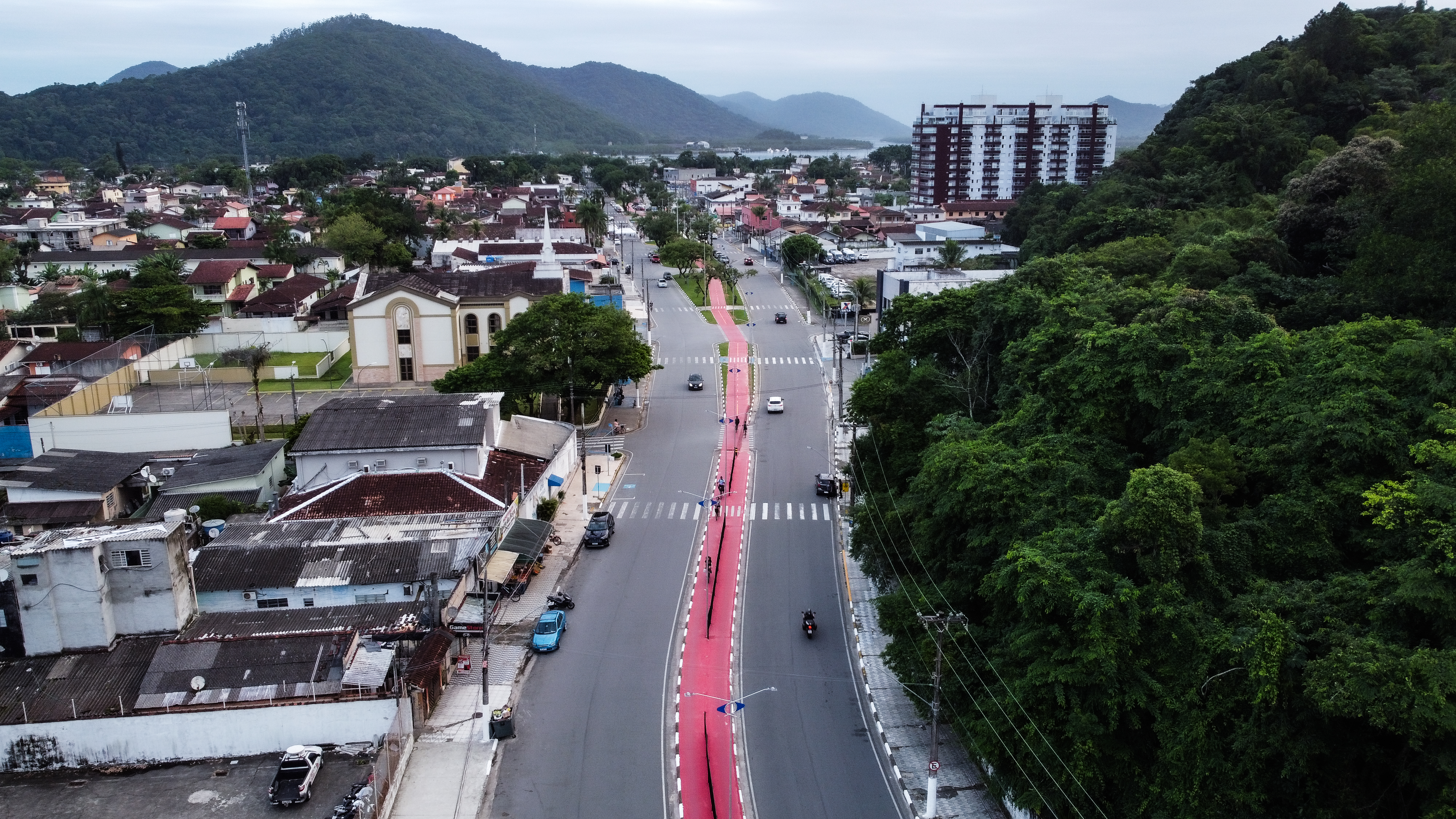 Revitalização da Avenida Anchieta em Bertioga Transforma Espaço Urbano com Novidades para Ciclistas e Motoristas*
