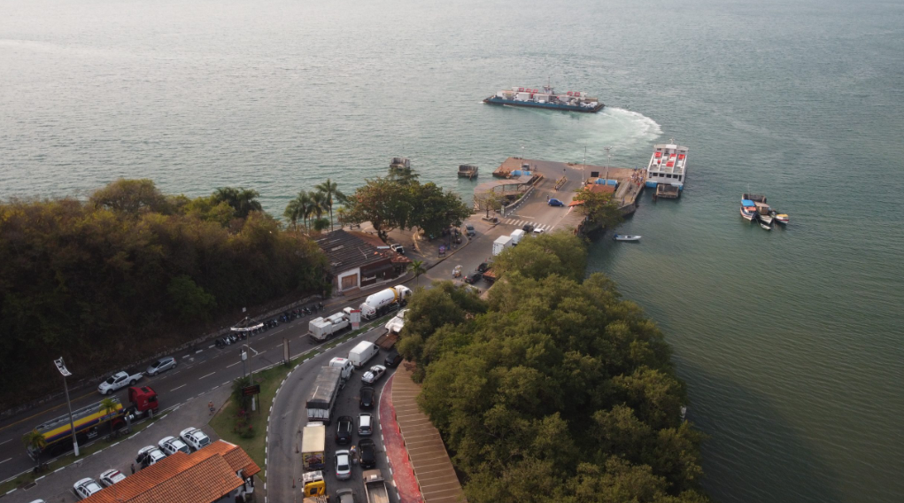 Fila na Travessia entre São Sebastião e Ilhabela Permanece, Tempo de Espera Chega a 3h30