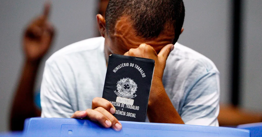 "Desemprego Dispara no Brasil: Taxa Chega a 7,9% no Primeiro Trimestre, Revela IBGE!"