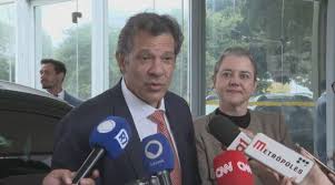 Brasil vai esperar 'decisões concretas' de Trump para se manifestar sobre tarifas, diz Haddad