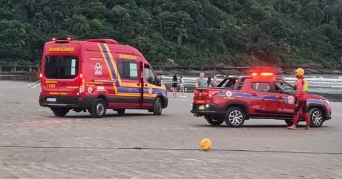 ​QUATRO PESSOAS SÃO RESGATADAS APÓS BARCO FICAR À DERIVA EM PRAIA GRANDE