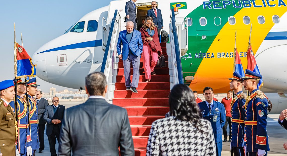 Presidente Lula acaba de chegar ao Cairo para visita oficial