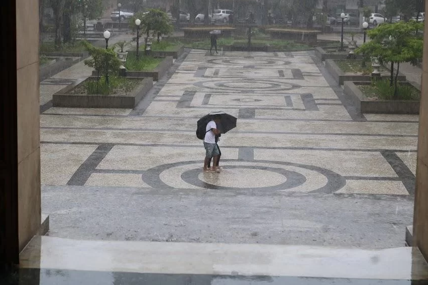 Fim de semana na região será de altas temperaturas e pancadas de chuva