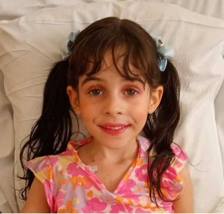 em Itanhaém ​menina de 5 anos descobre câncer na bexiga e família pede ajuda nas redes sociais