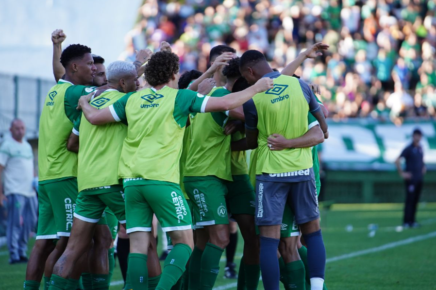 Contratações, demissões, tempo de preparação: como chega a Chape para a Série B