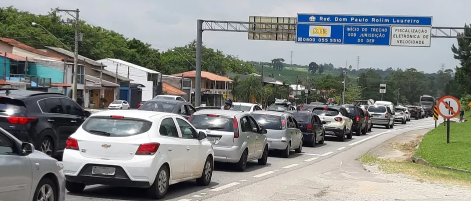 Aos domingos, das 9h às 21h.  Trânsito Lento na Mogi-Bertioga nesta Quarta-feira (27); Concessão Planeja Ampliação de Faixas