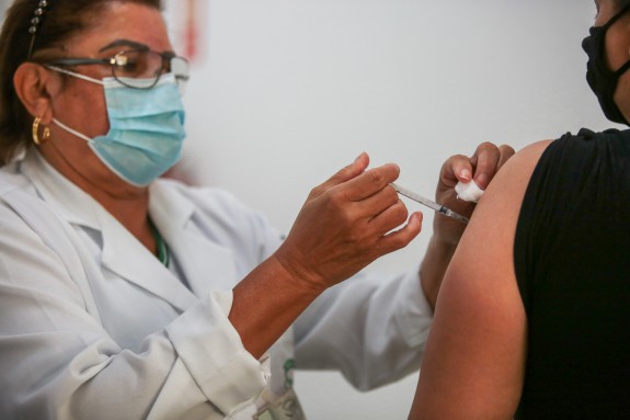 ​FERIADO DA INDEPENDÊNCIA TERÁ VACINAÇÃO CONTRA A COVID-19 E OUTRAS DOENÇAS EM PRAIA GRANDE