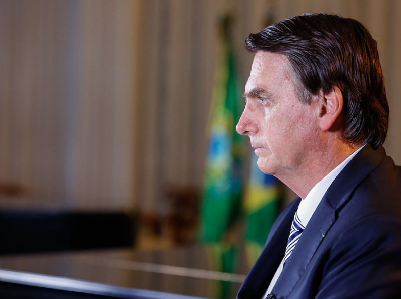 Defesa pede devolução do passaporte de Bolsonaro