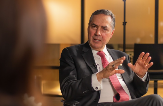 Barroso nega pedido de Bolsonaro e mantém Moraes no comando de inquérito