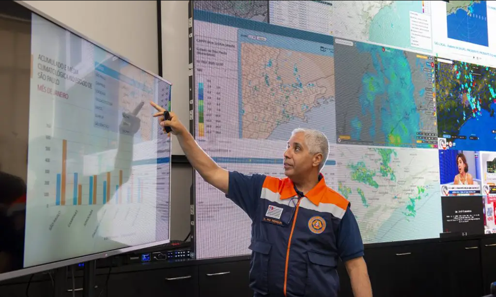 A Defesa Civil do Estado de São Paulo renovou o alerta para chuvas intensas