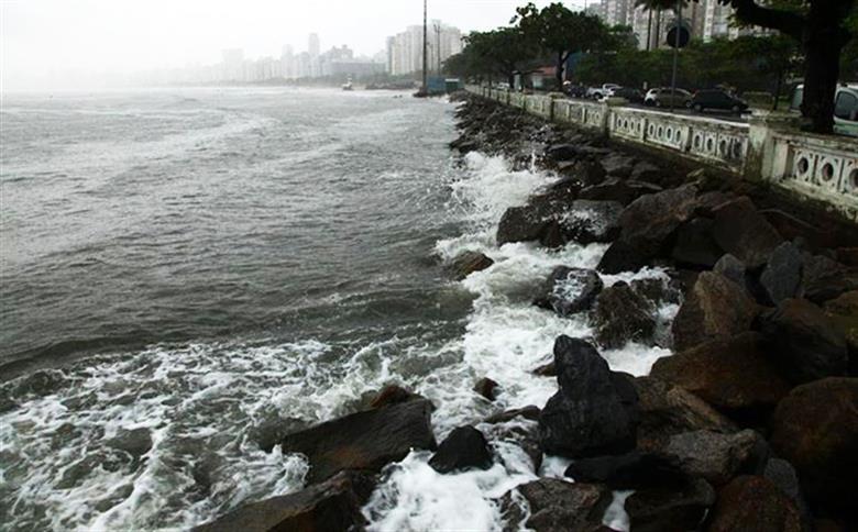 Santos terá ondas intensas e maré alta a partir deste sábado, alerta NPH-Unisanta